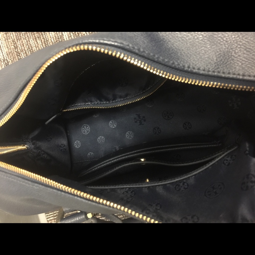 Tory Burch handbag/duffle - Picture 3 of 4